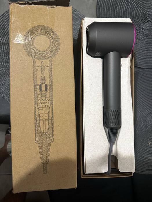 Uscator Supersonic Dyson fuchsia, 4 trepte de temperatura, 1600w