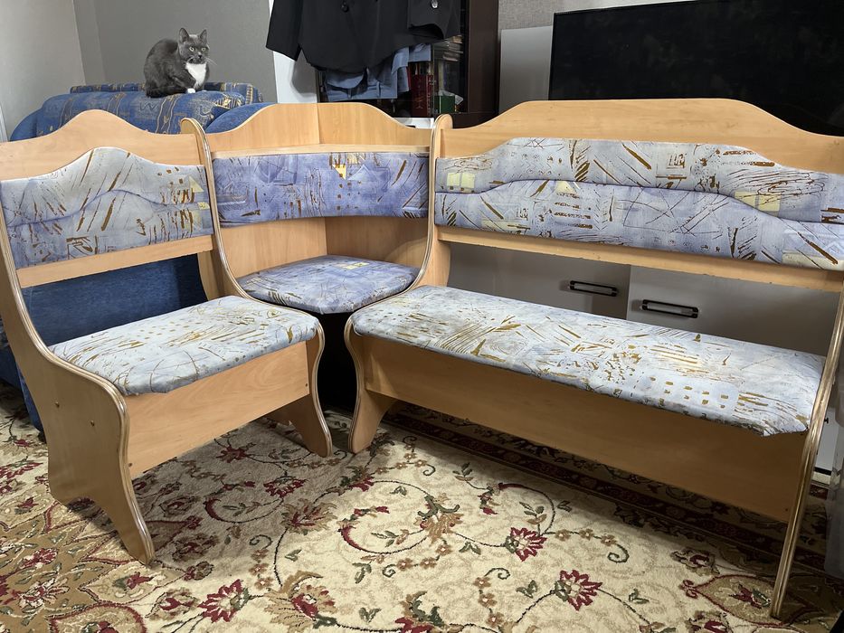 Отдам кухонный уголок