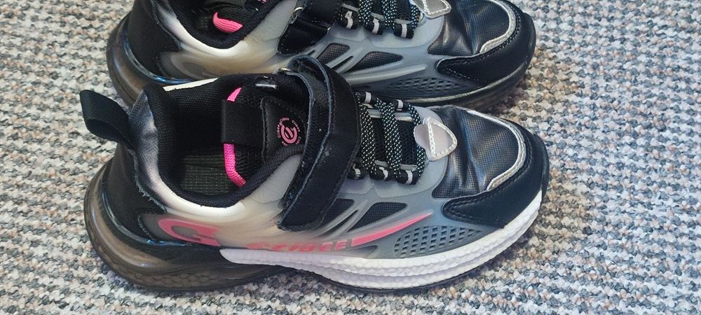 Маратонки за момиче . 37номер