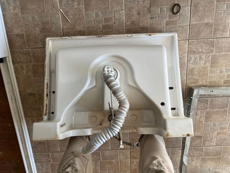 Chiuvetaa baie aproape noua