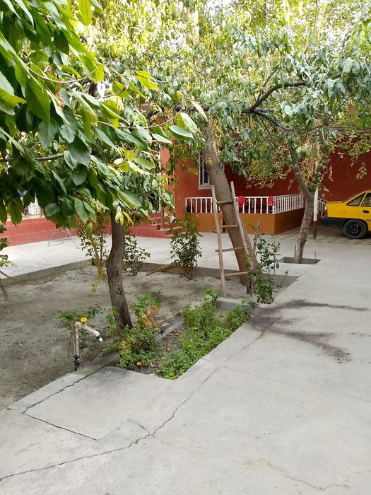 6 sotihli hovli uy sotiladi