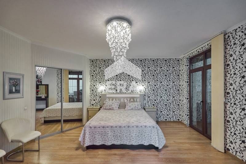 Продава се Тристаен апартамент в Варна, Бриз - 133 кв.м за 2173 €/кв.м - Снимка #9