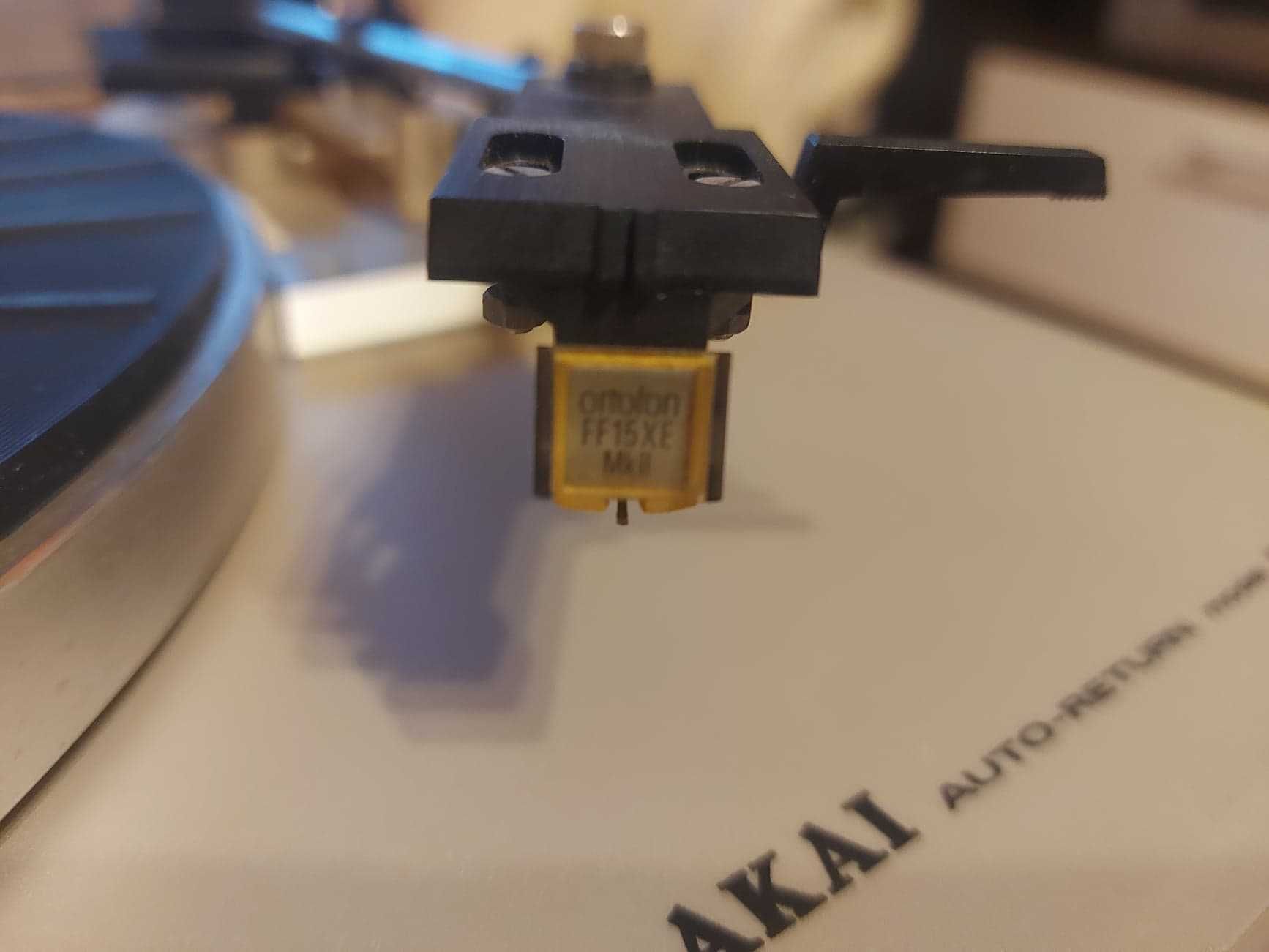 AKAI AP-B20 - Auto-Return Stereo Turntable