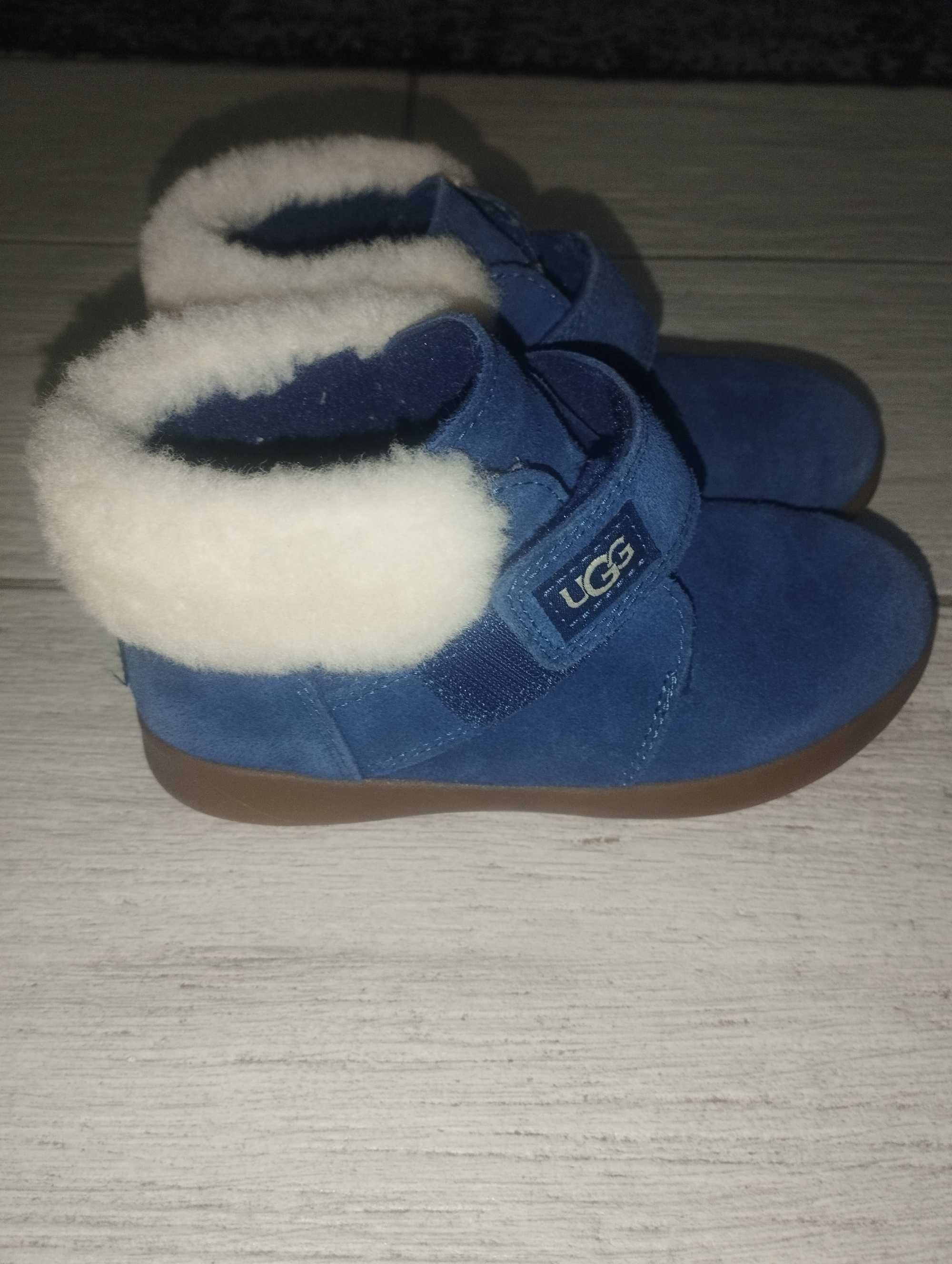 Ugg mărimea 28,5