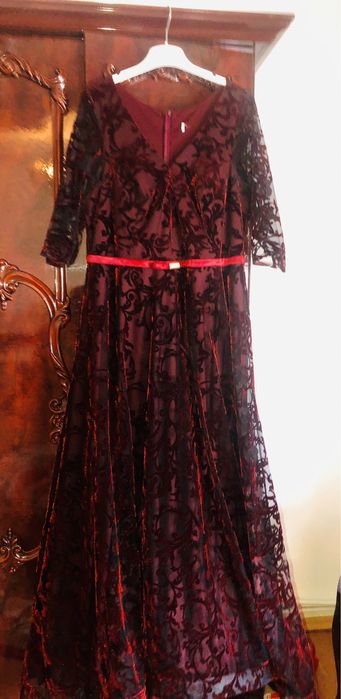 Rochie brodata din catifea