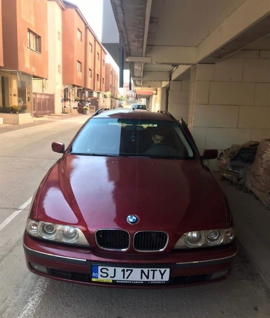 Dezmembrez BMW E39 2.2i an 2000 Orice piesă!