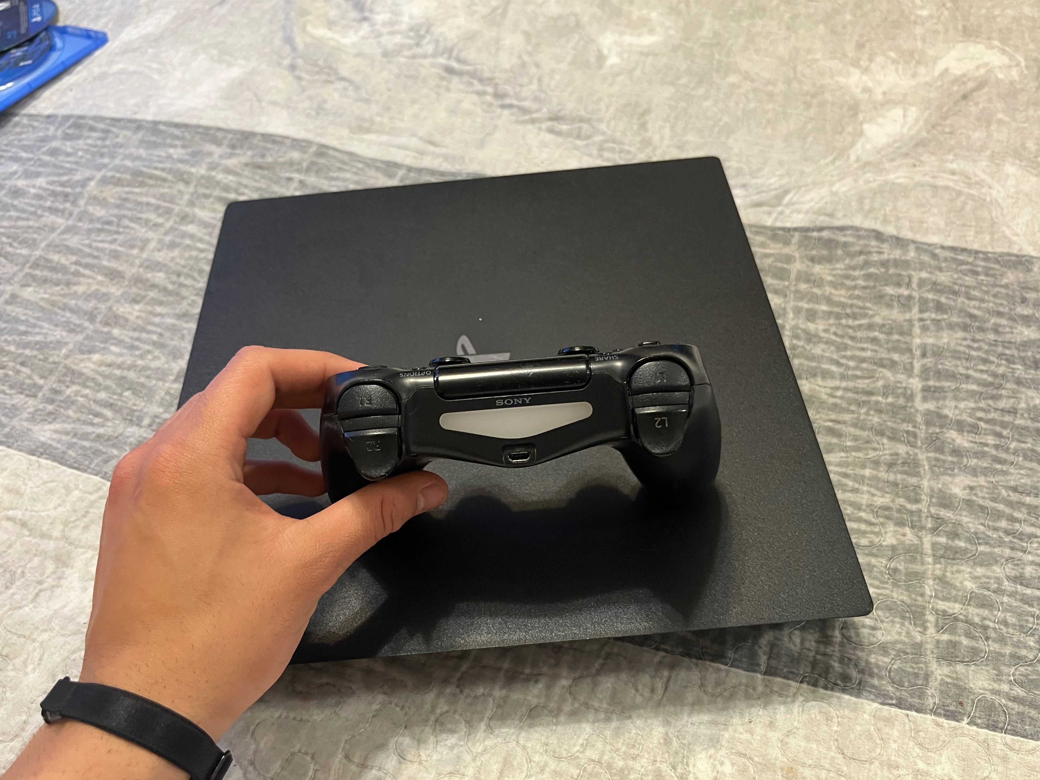 Продавам моят PlayStation4 pro 1TB