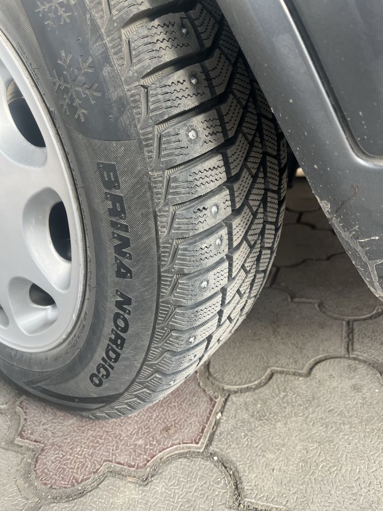 Продам зимнюю шипованную резину