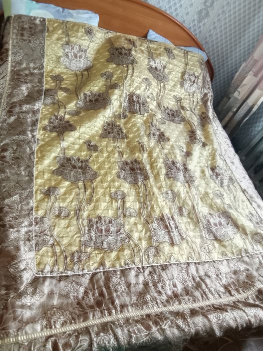 Продам покрывало на большую кровать