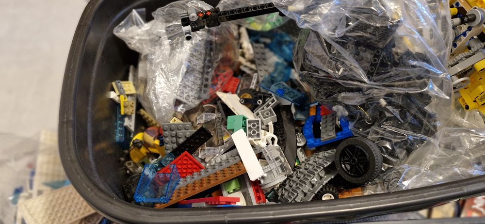 Vand lego doua cutii pline