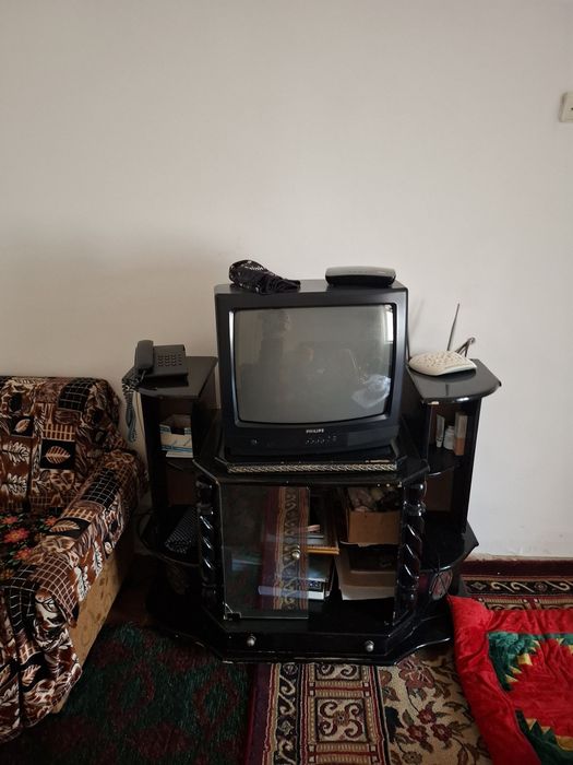 Телевизор и подставка сатылады