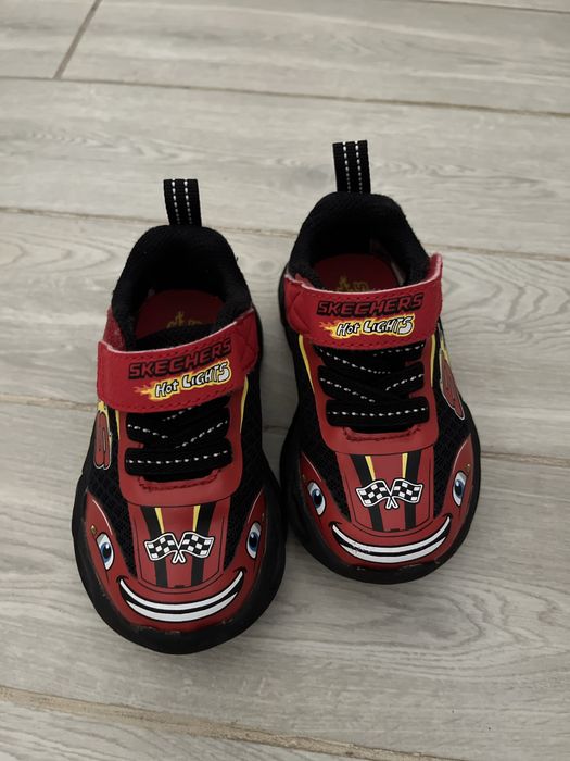 21ви номер, скечърс , като нови, светещи