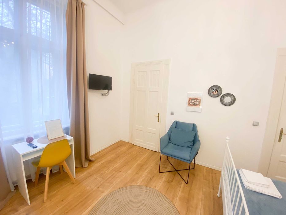 Regim hotelier ultracentral  plata card vacanta