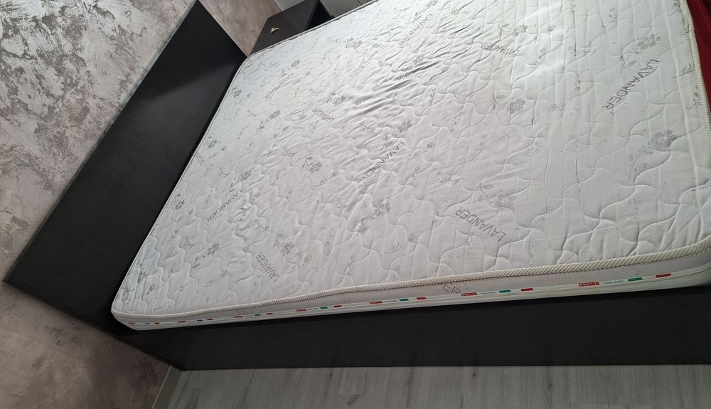 Pat+noptiere+saltea cu memorie 160x200 cm