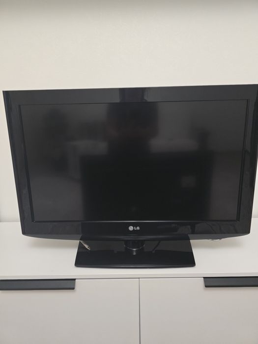 Телевизор LG жидкокристалический 32' диагональ 81 см