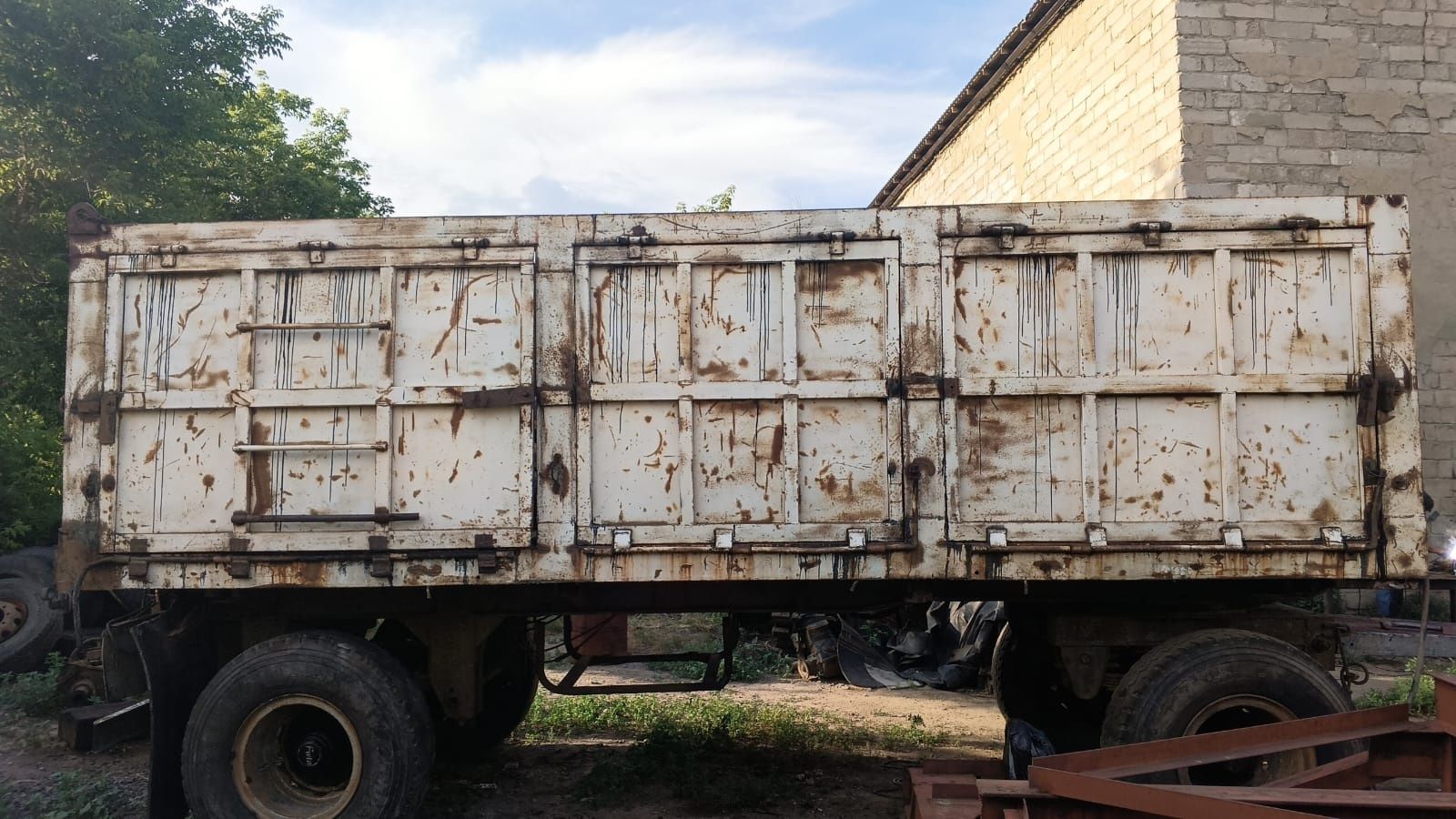 Продам Кузов и Дышло от прицепа китайца