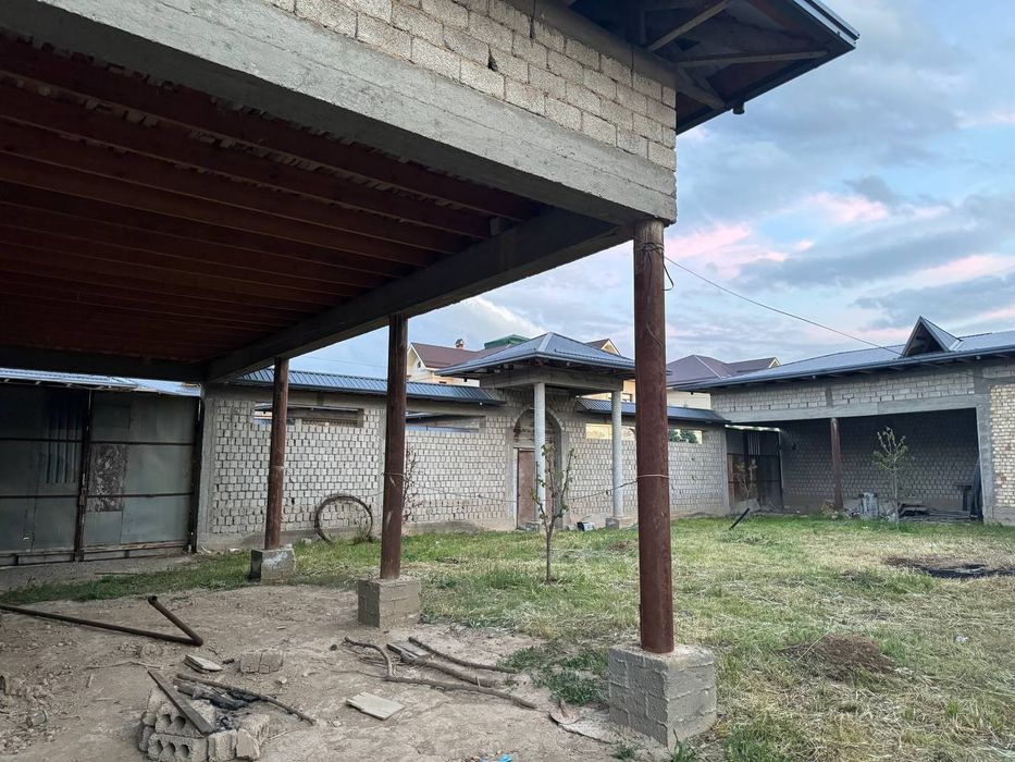 Uchastka sotiladi.  Sampiga yaqin