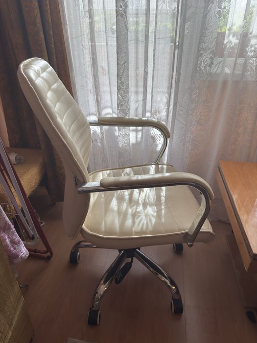 Офис стол за бюро