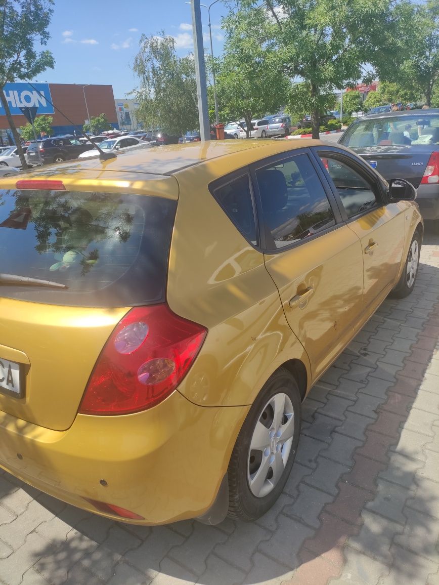 Vând kia ceed 2008