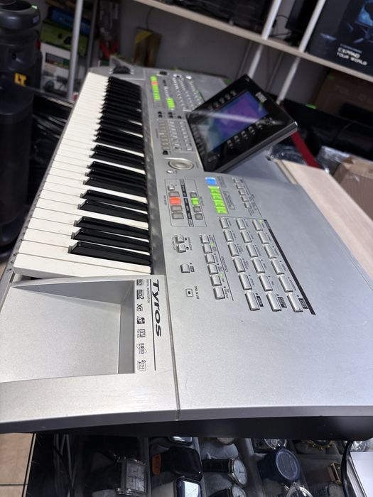 Синтезатор Yamaha tyros 4