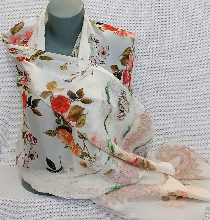 Филцов шал , ръчно изработен чрез мокро плъстене от вълна и коприна