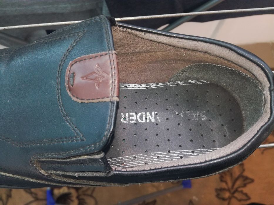 Продам школьные  туфли на мальчика.