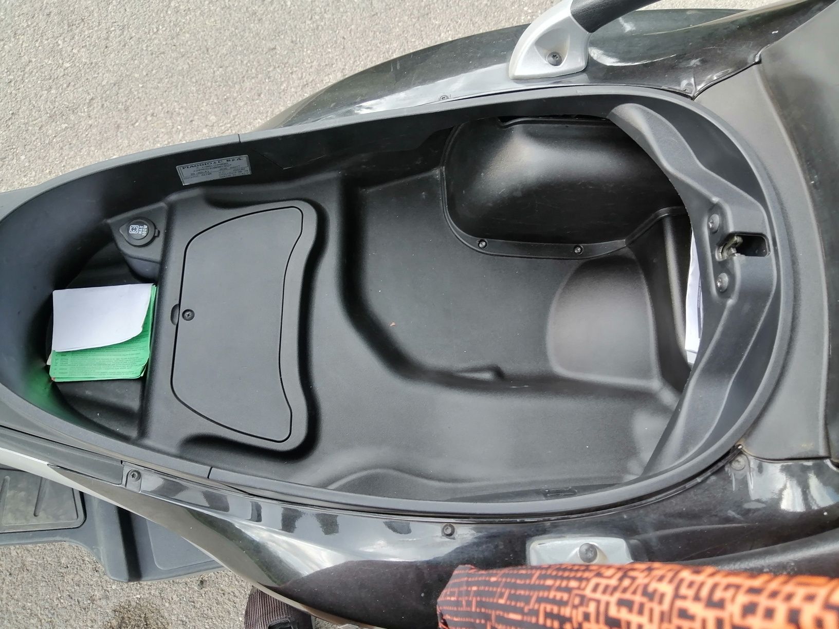 Продавам Piaggio mp3 400cc