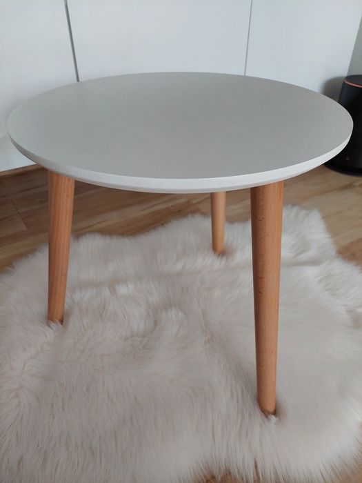 Masă mică albă cafea