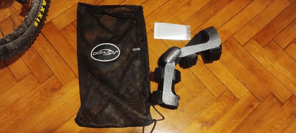 Orteza genunchi Donjoy Armor Fourcepoint