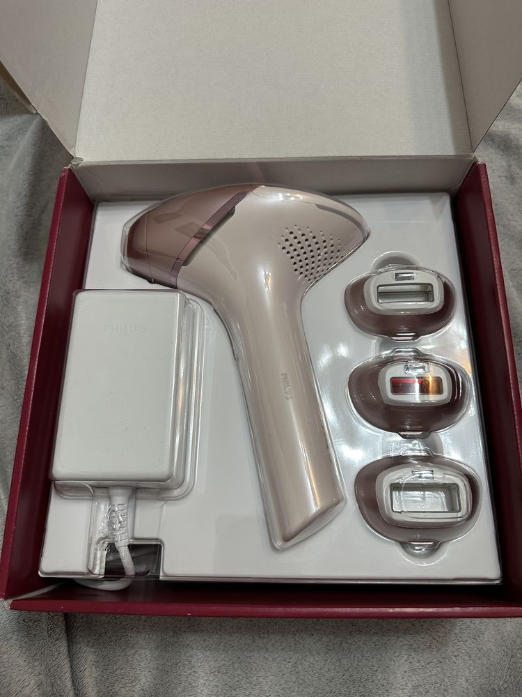 Epilator IPL Philips Lumea Seria 9900 BRI977/00