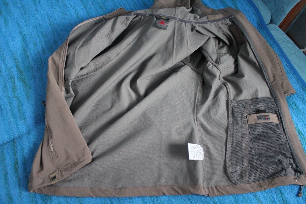 Bluza Tommy Hilfiger XS si hanorac softshell Vaude 40