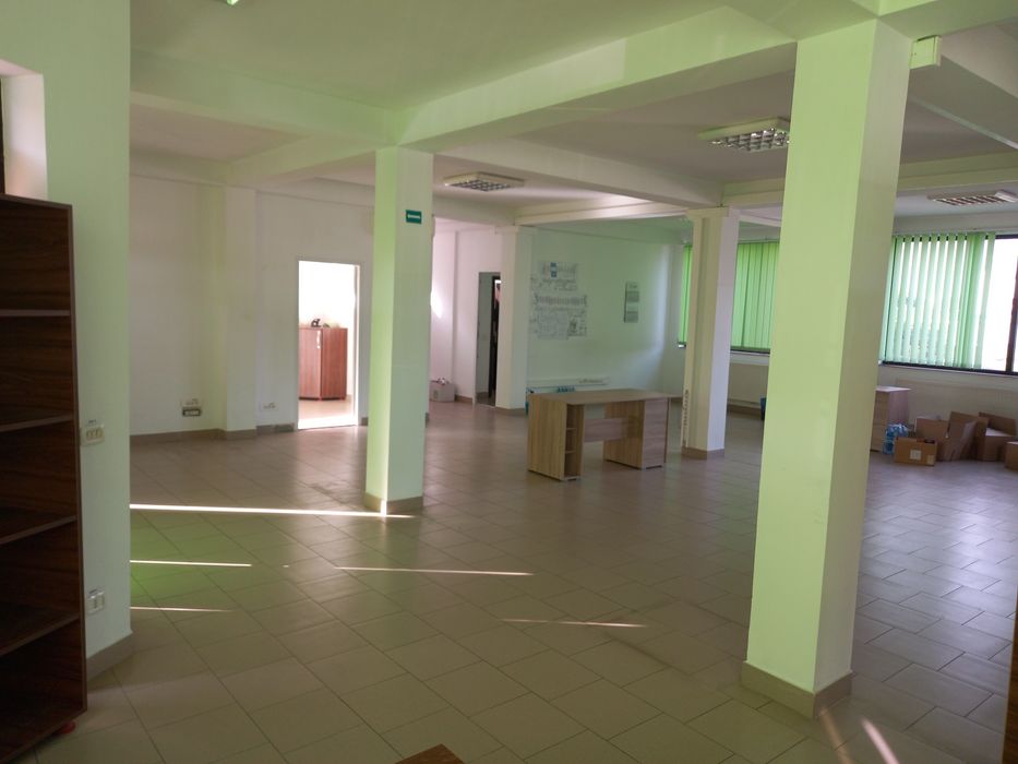 De închiriat spațiu comercial