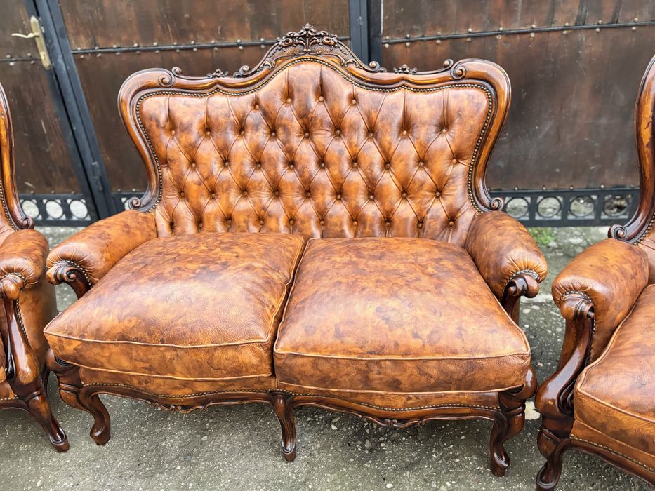 Canapea stil chestefield