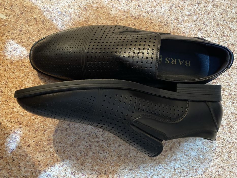 Срочно  мужские  новые  туфли  продам .