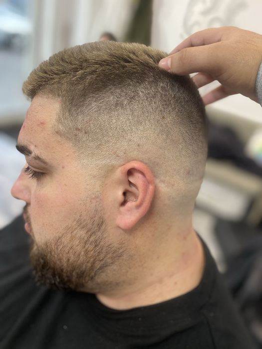 Tunsori la domiciliu – confort, rapiditate și stil!