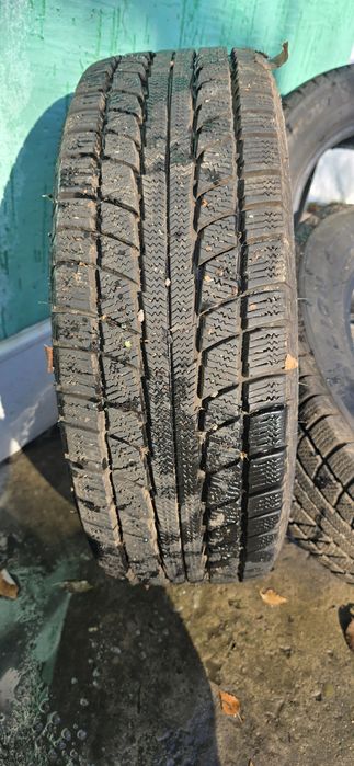 Зимний покрышки комплект состаяния хороший