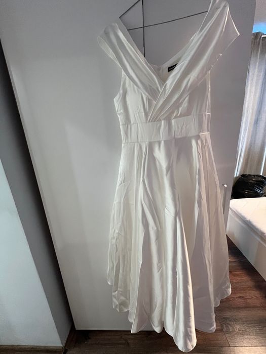 Булченска / официална рокля в бял цвят