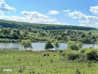 Loturi de teren de vanzare la Tocile cu vedere la lac
