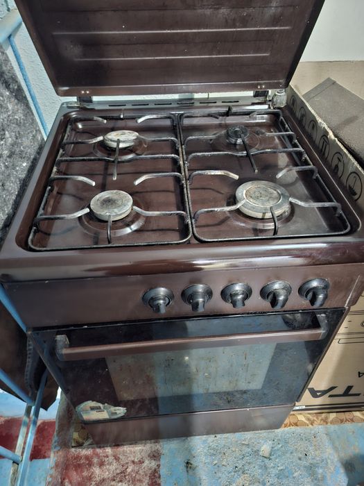 Продается плита газовая в хорошем состояние