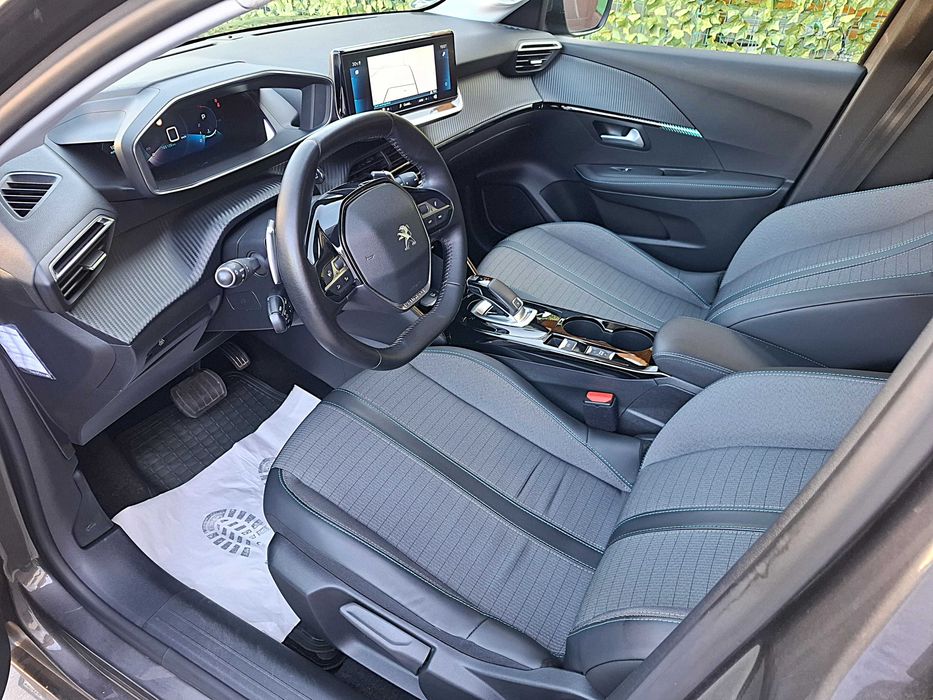 Peugeot 208 1.2i/101Cp ModelAllure Automatic Extra-Full TVA DEDUCTIBIL