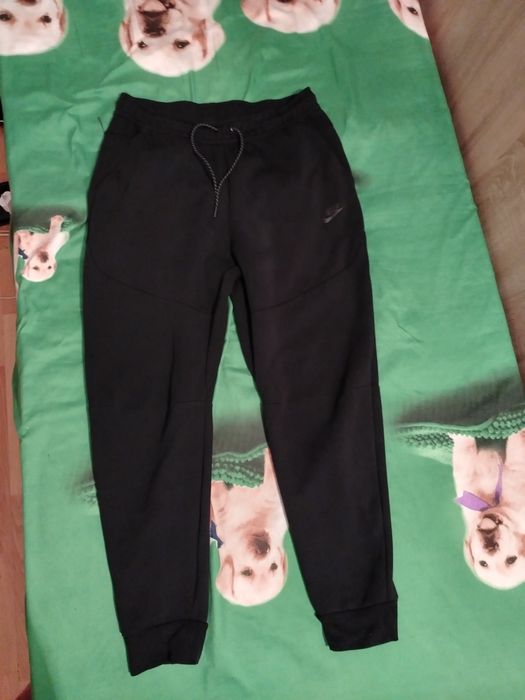 Vând pantaloni Nike Tech originali Mărimea L