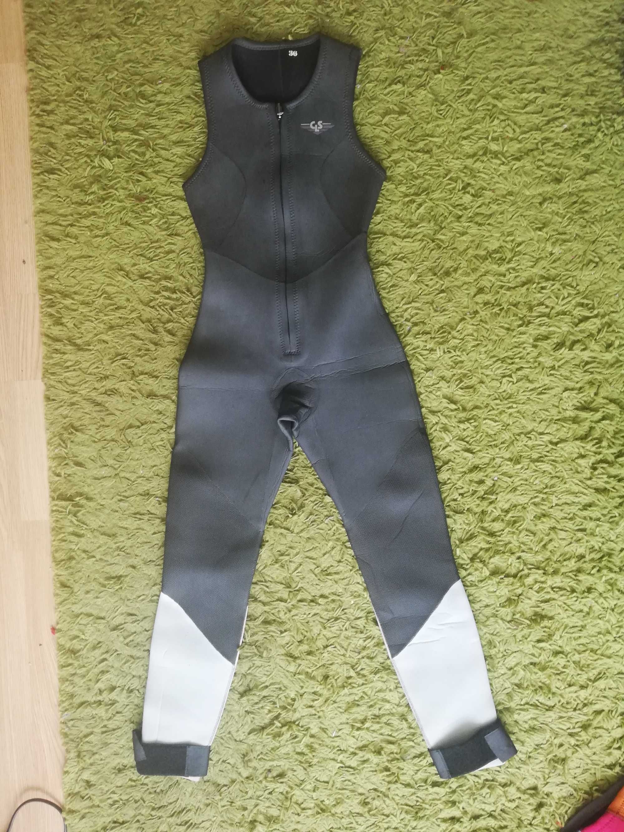 Costume neopren - marimi mici si medii
