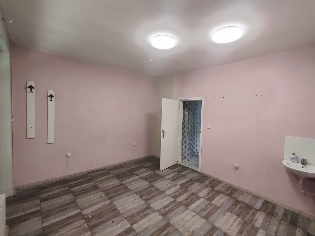Дава се под наем Магазин в Стара Загора, Операта - 27 кв.м за 183.6 € - Снимка #2