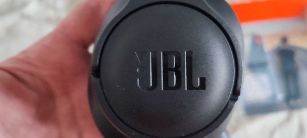 Vand casti JBL TUNE 700BT over ear