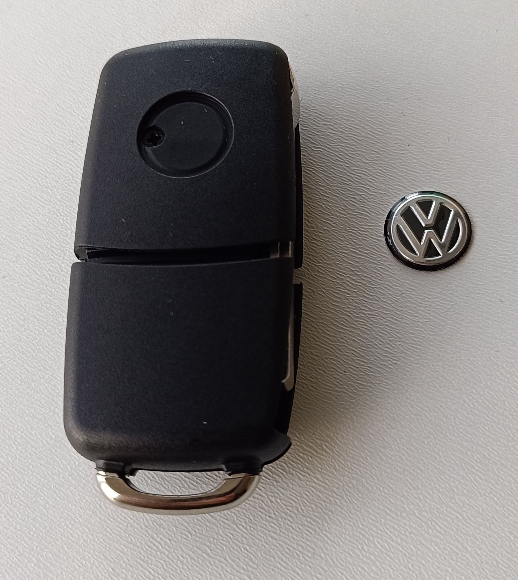 Кутийка с хром и ключ за VW и др.