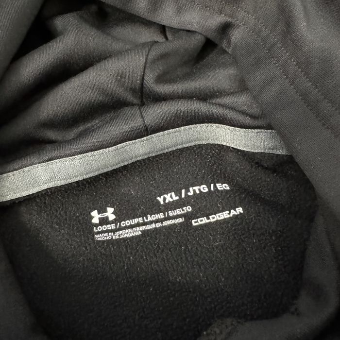 Суичъри Nike, Under Armour