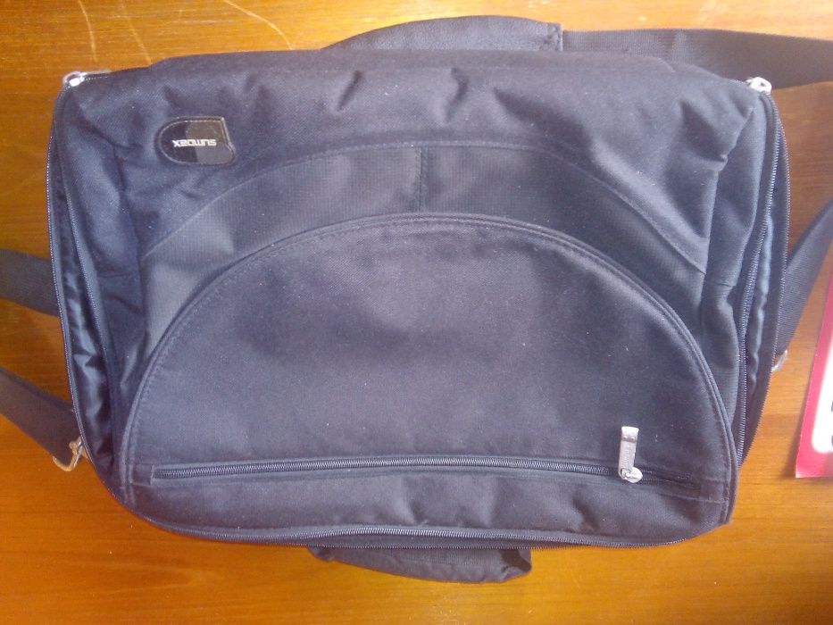 Черна чанта за лаптоп SUMDEX 41/30см