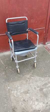 Vând scaun pentru omeni cu dizabilități  și pentru bătrâni