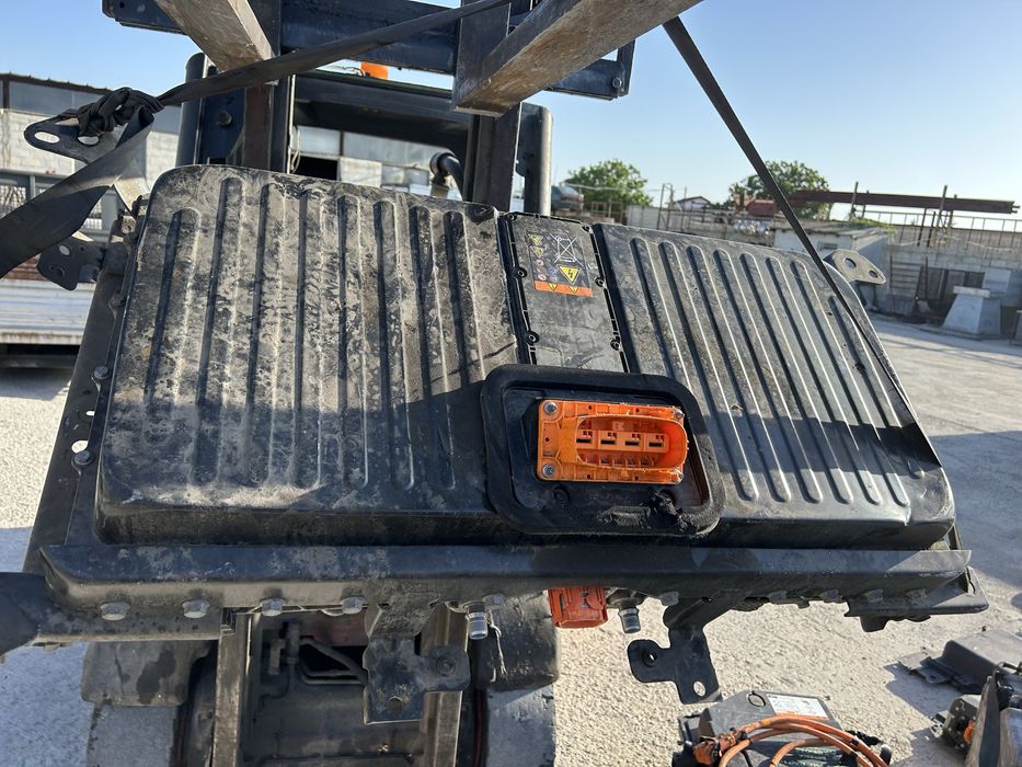 Продавам батeрия за Renault Captur hibrid