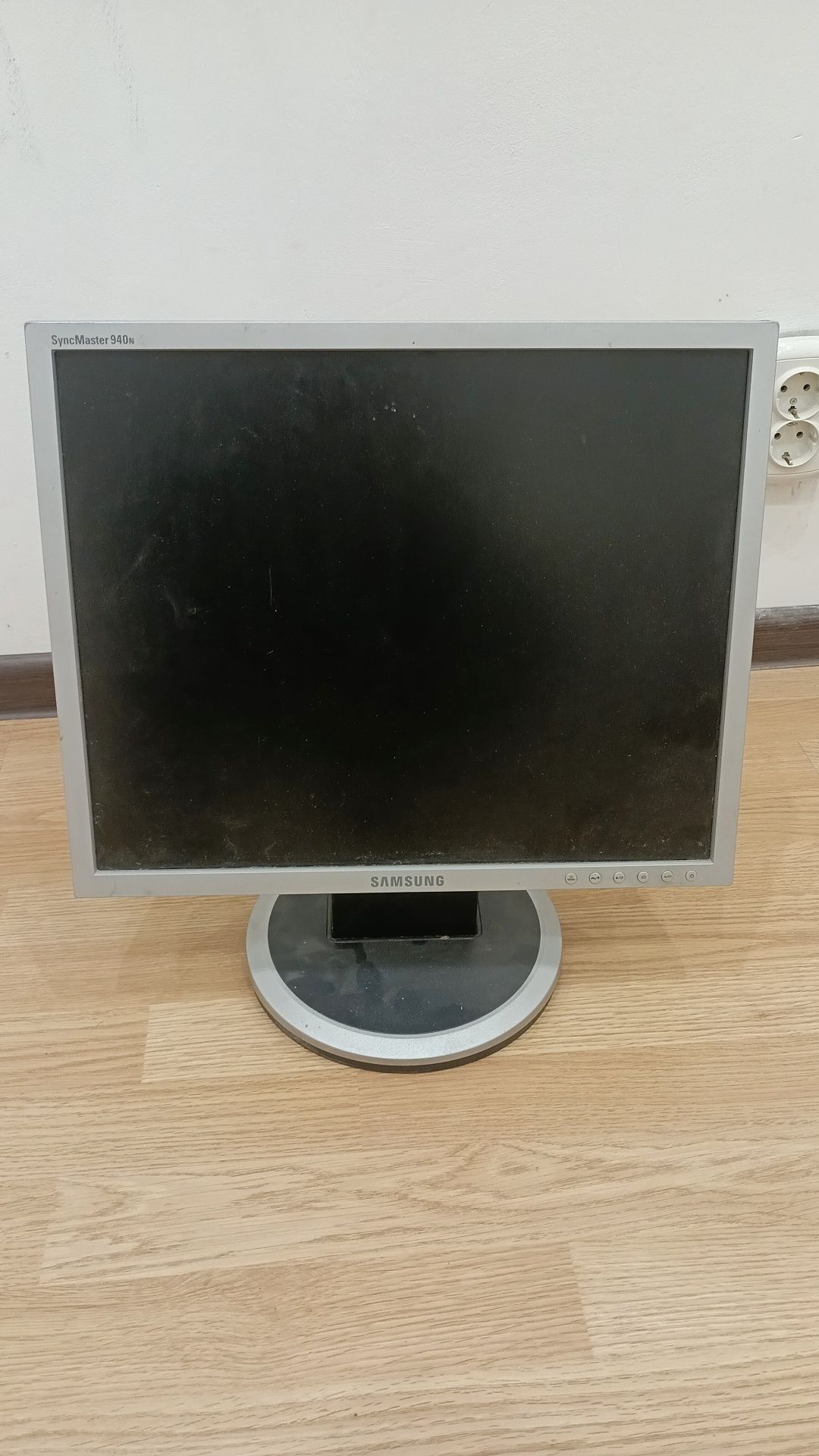 Продам монитор б/у